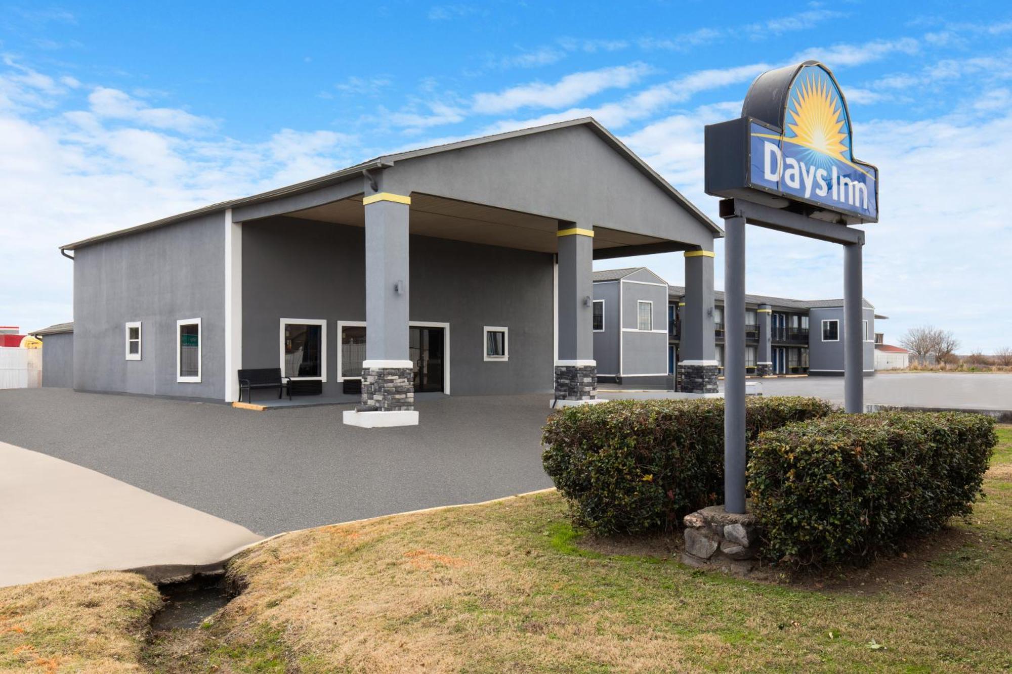 Days Inn By Wyndham Carlisle Exterior photo